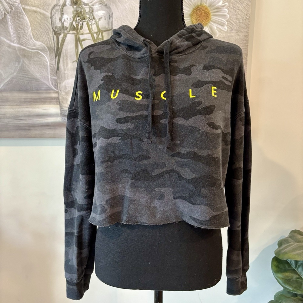 Muscle Camo Cropped Hoodie | S | Raw Hem
